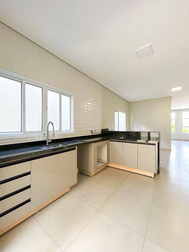 Casa, 3 quartos, 129 m² - Foto 1