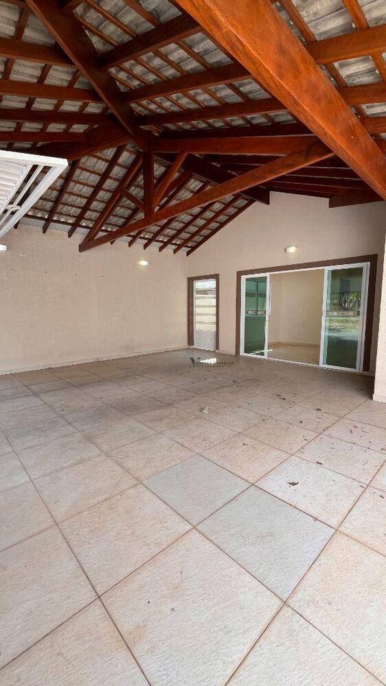 Casa à venda com 3 quartos, 290m² - Foto 1