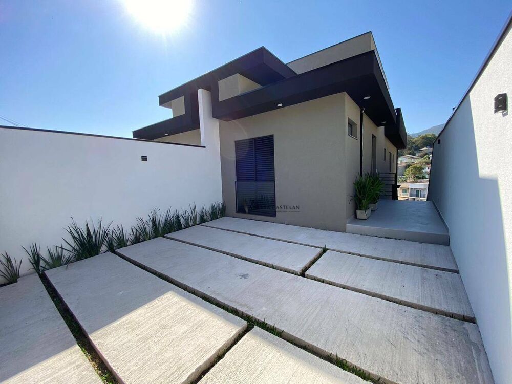 Casa à venda com 3 quartos, 136m² - Foto 2