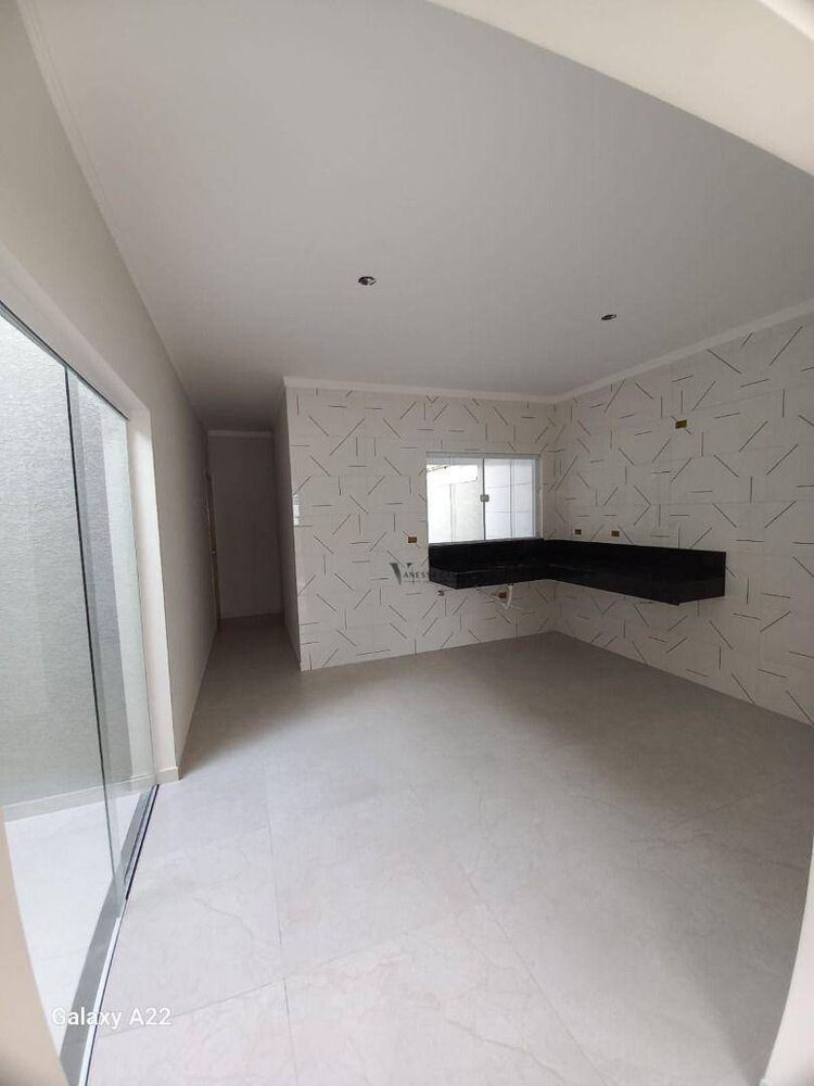 Casa à venda com 3 quartos, 98m² - Foto 2