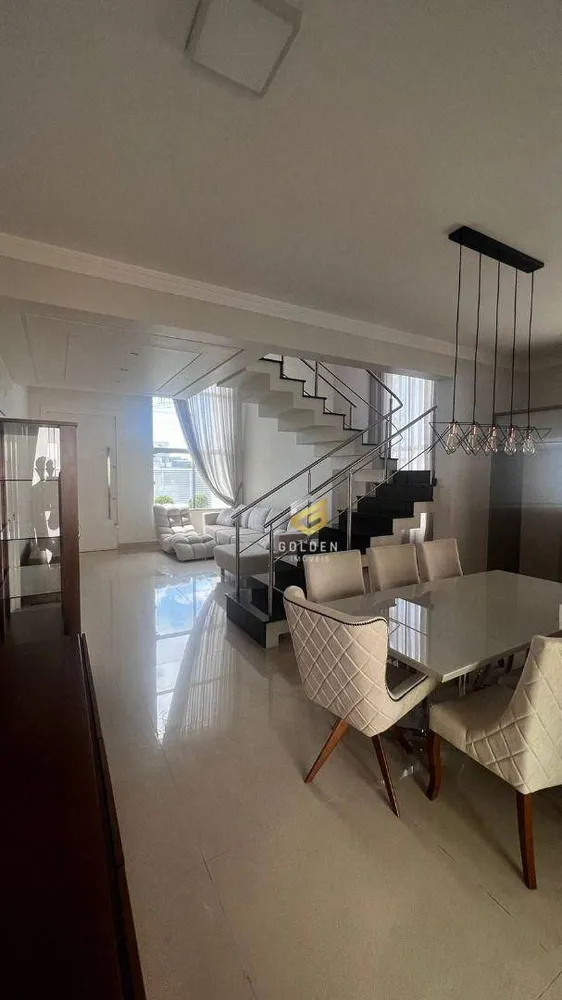 Casa, 3 quartos, 222 m² - Foto 2