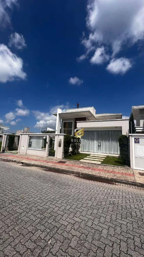 Casa, 3 quartos, 222 m² - Foto 1