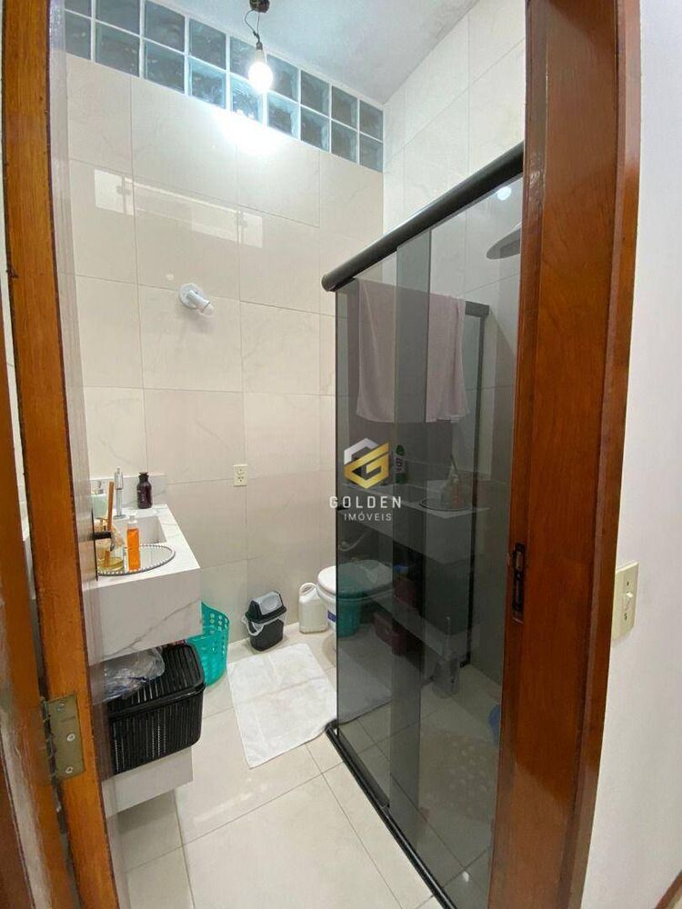 Casa para alugar com 2 quartos, 150m² - Foto 1