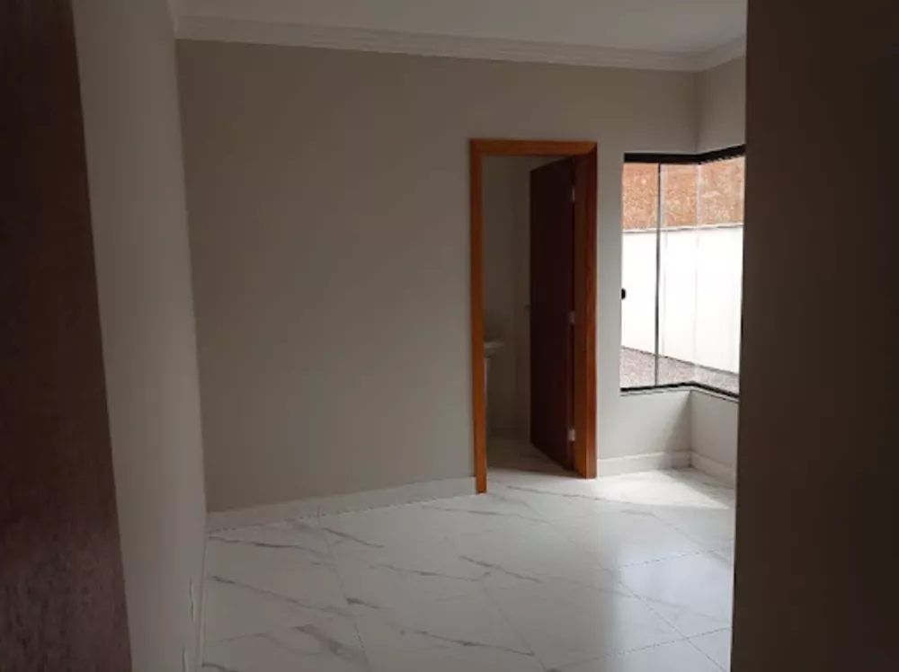 Casa à venda com 2 quartos, 180m² - Foto 2