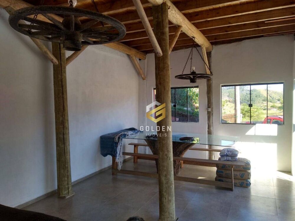 Chácara à venda com 2 quartos, 190m² - Foto 1