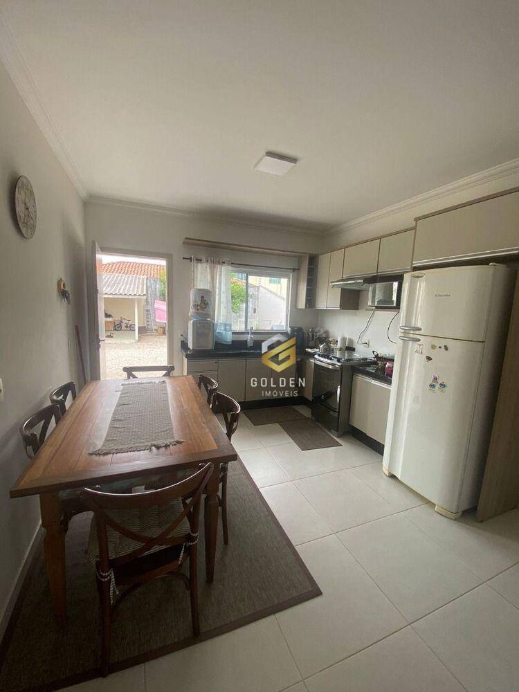 Casa à venda com 2 quartos, 62m² - Foto 4