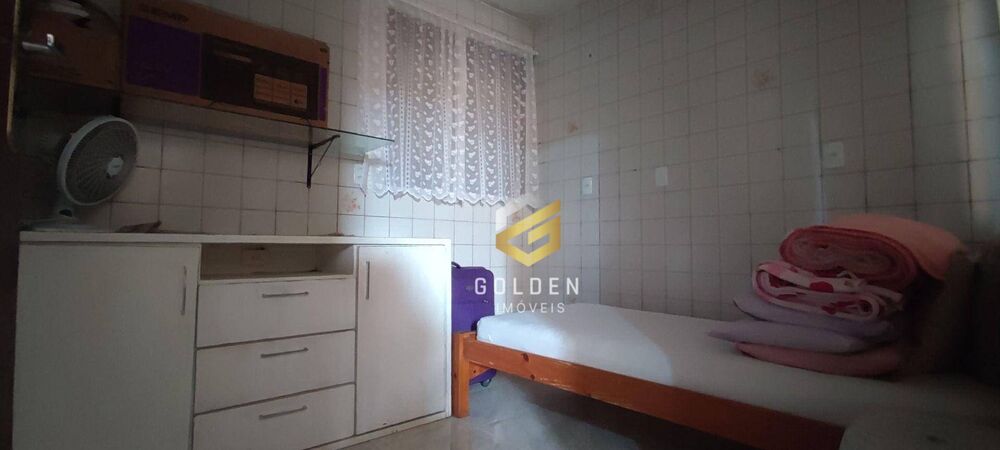 Casa à venda com 4 quartos, 270m² - Foto 2