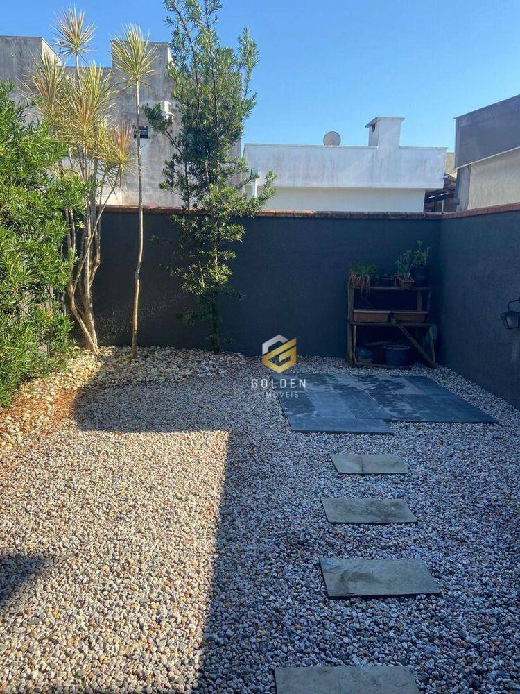 Casa à venda com 2 quartos, 120m² - Foto 4