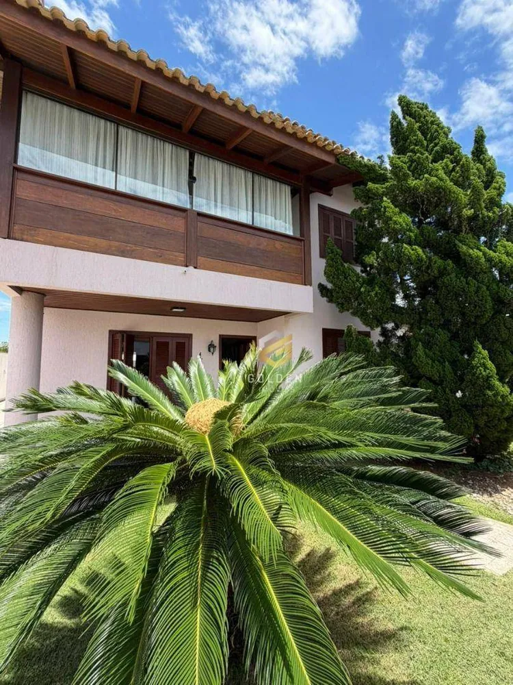 Sobrado, 4 quartos, 209 m² - Foto 1