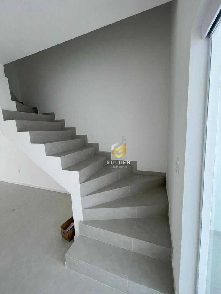 Casa à venda com 3 quartos, 110m² - Foto 2