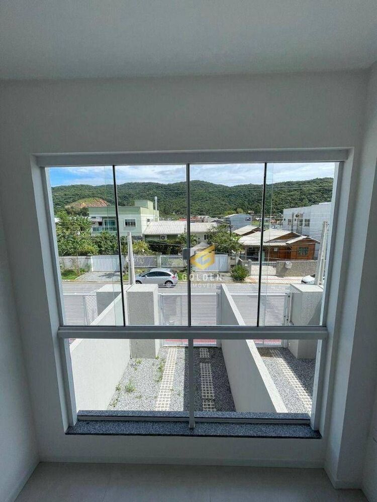 Casa à venda com 3 quartos, 110m² - Foto 4