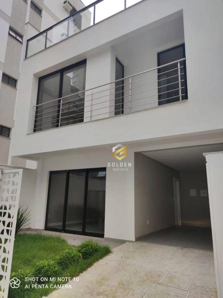 Sobrado, 3 quartos, 220 m² - Foto 1