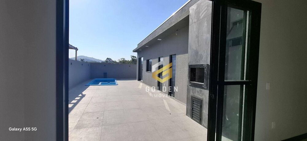 Casa de Condomínio à venda com 3 quartos, 180m² - Foto 2