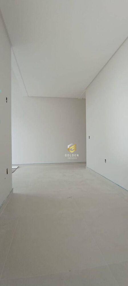 Casa à venda com 2 quartos, 70m² - Foto 2