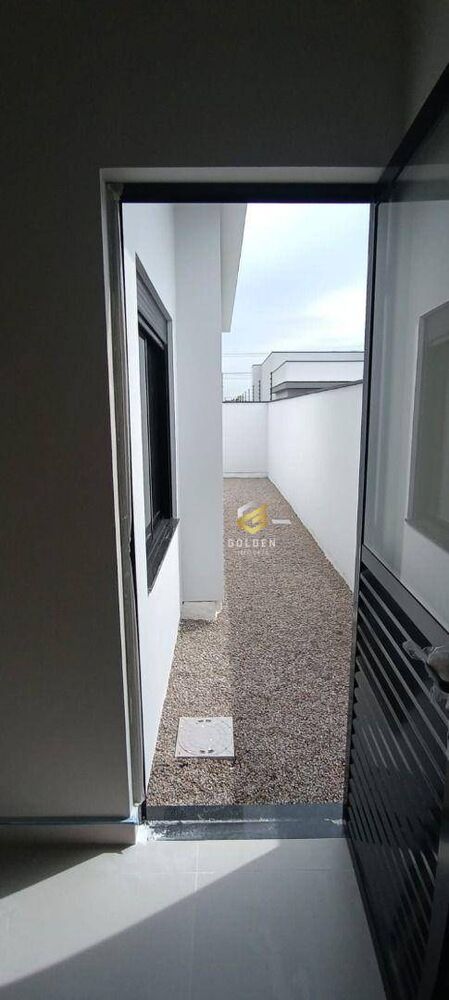 Casa à venda com 2 quartos, 70m² - Foto 5
