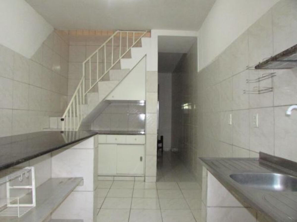 Casa para alugar com 3 quartos, 105m² - Foto 2
