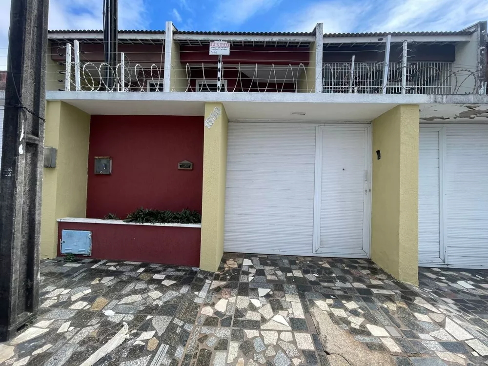 Casa à venda com 4 quartos, 140m² - Foto 1