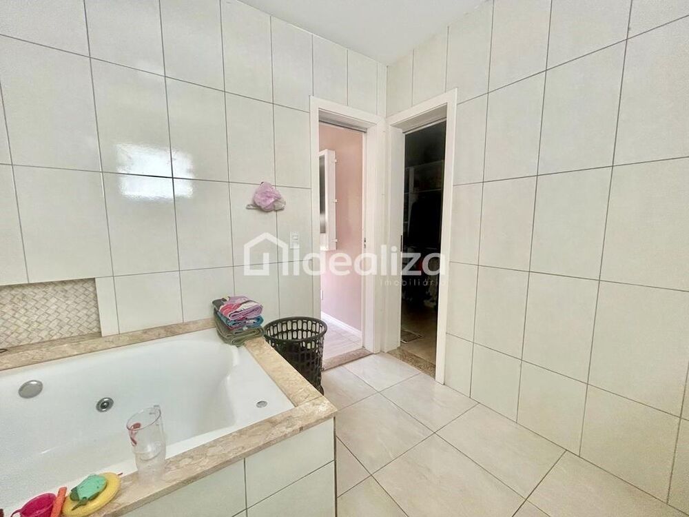 Casa, 4 quartos, 560 m² - Foto 1