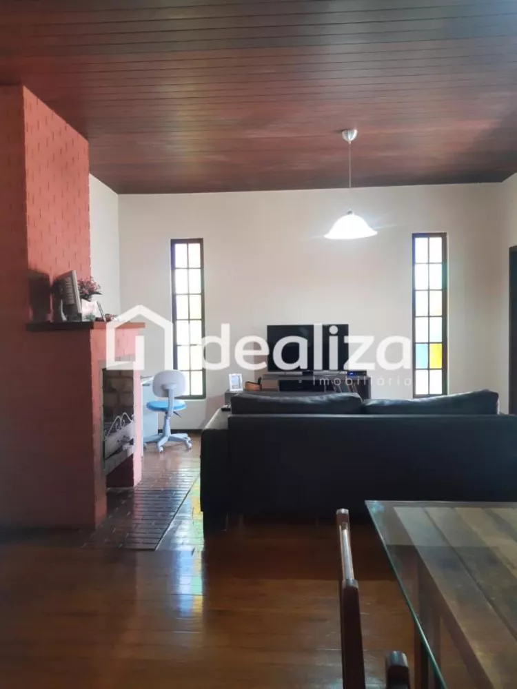 Casa, 4 quartos, 185 m² - Foto 1
