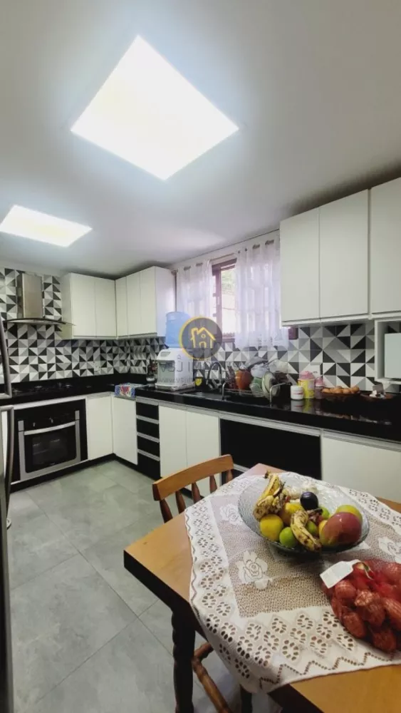 Casa, 3 quartos, 219 m² - Foto 2