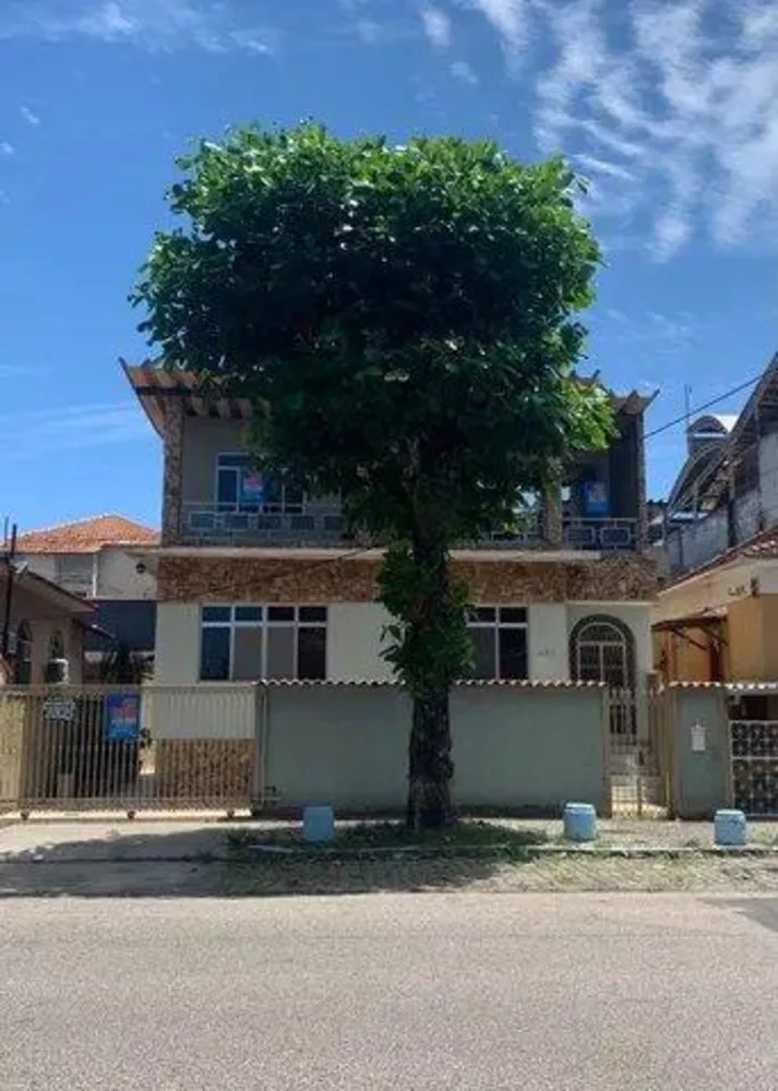 Casa à venda com 6 quartos, 500m² - Foto 1