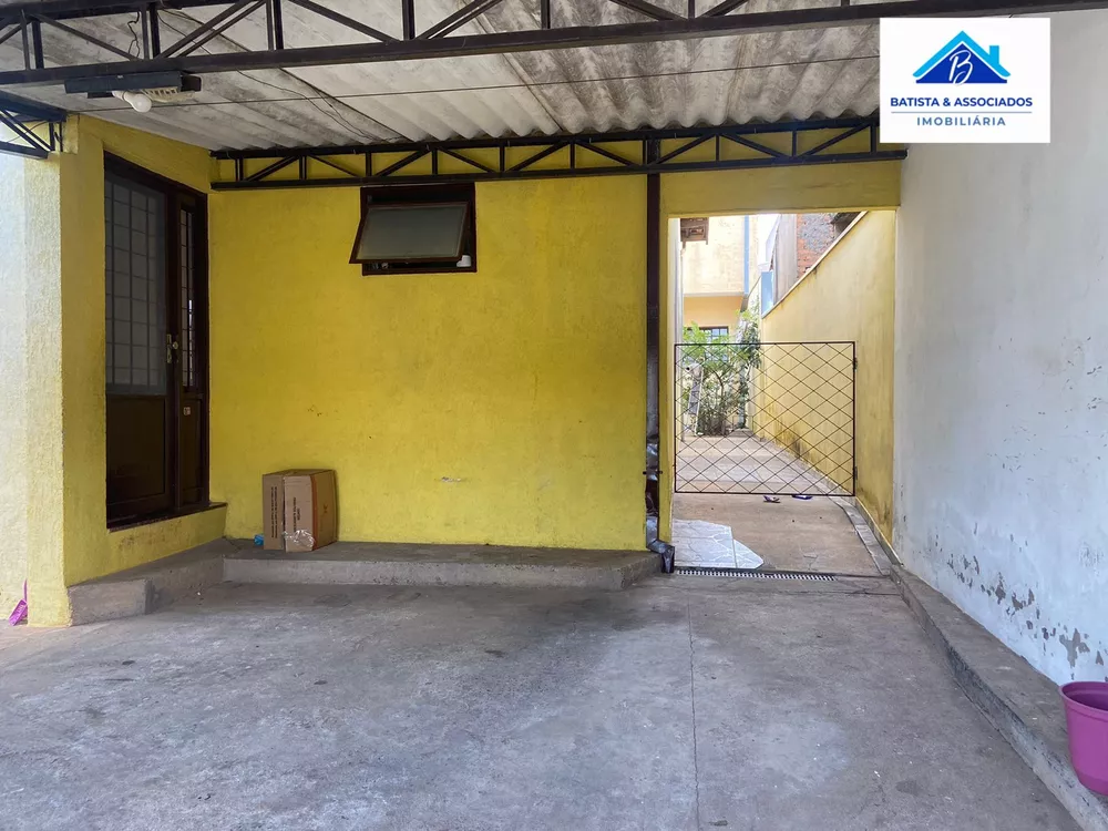 Casa à venda com 5 quartos, 180m² - Foto 2