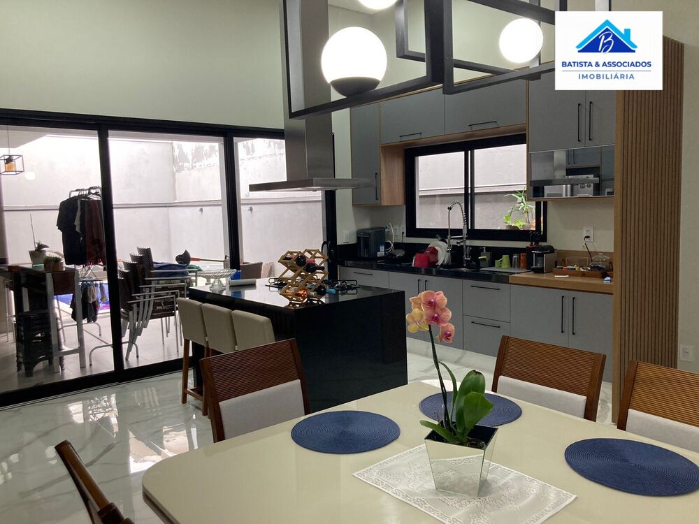 Casa de Condomínio à venda com 3 quartos, 253m² - Foto 1
