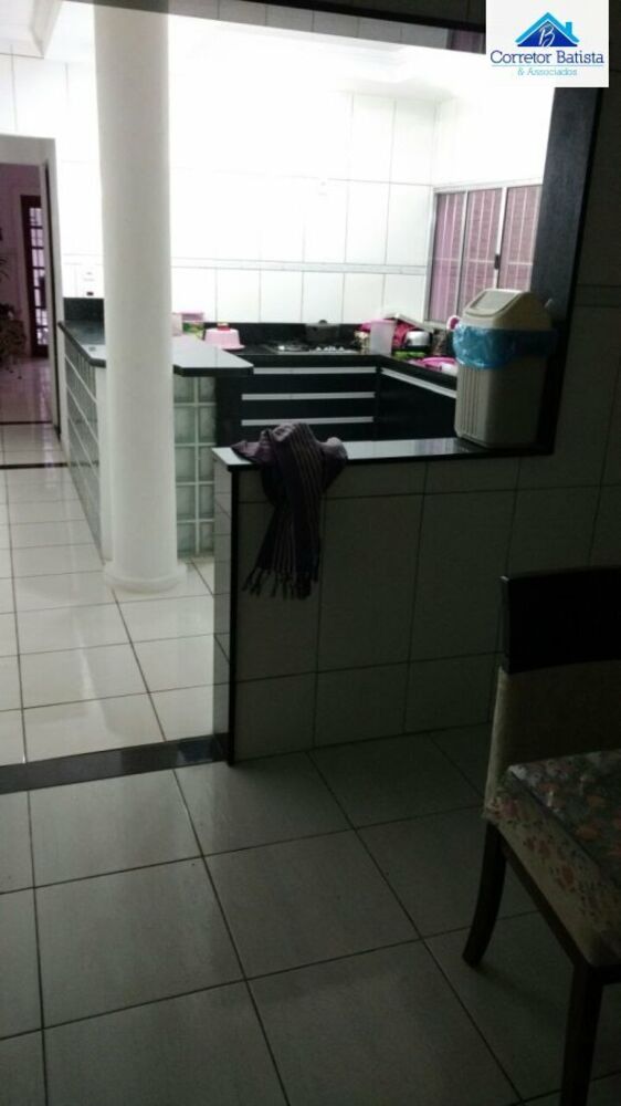 Casa, 3 quartos, 210 m² - Foto 1