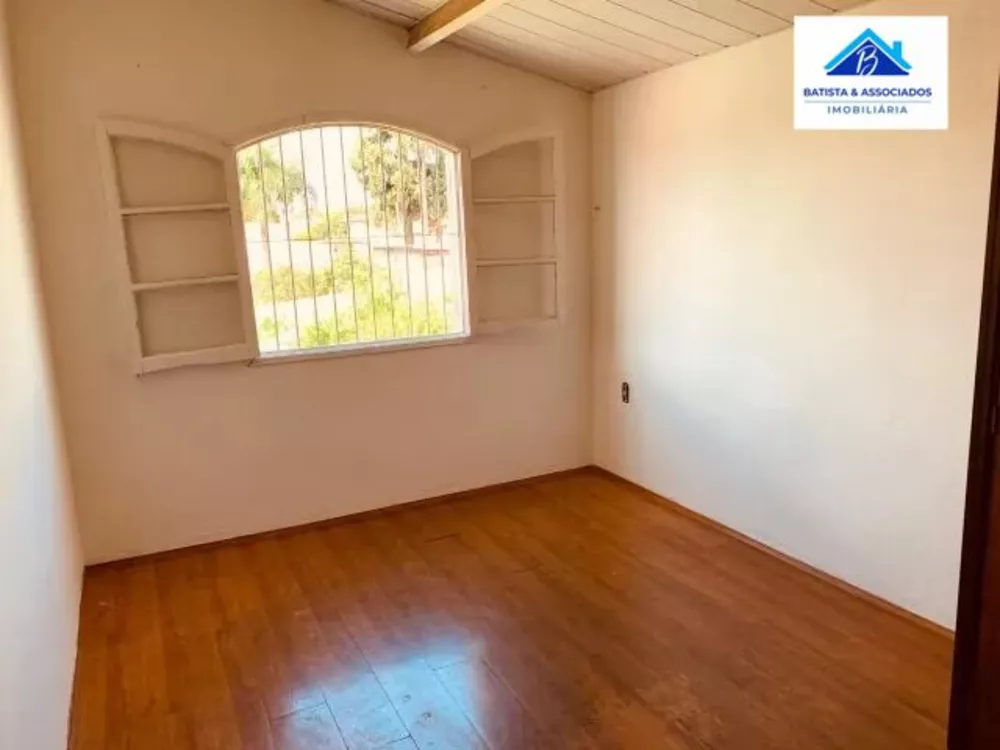 Casa à venda com 3 quartos, 400m² - Foto 2