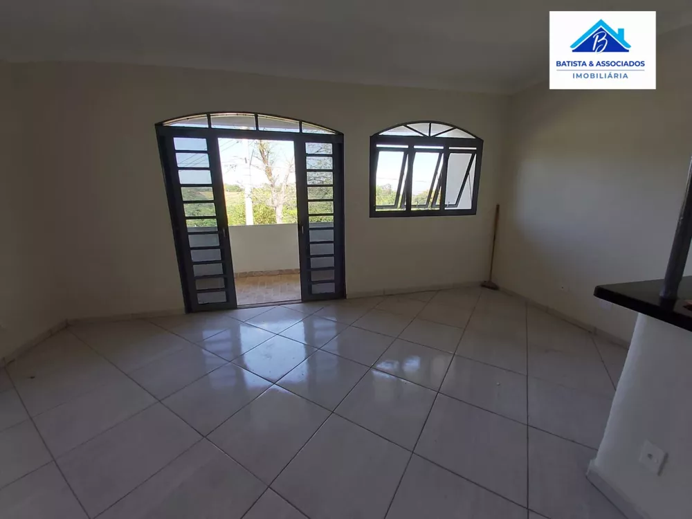 Casa à venda com 3 quartos, 179m² - Foto 2