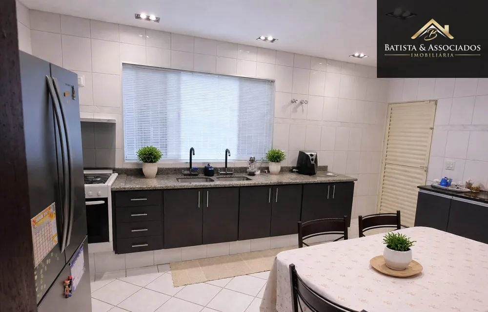 Casa, 4 quartos, 230 m² - Foto 3