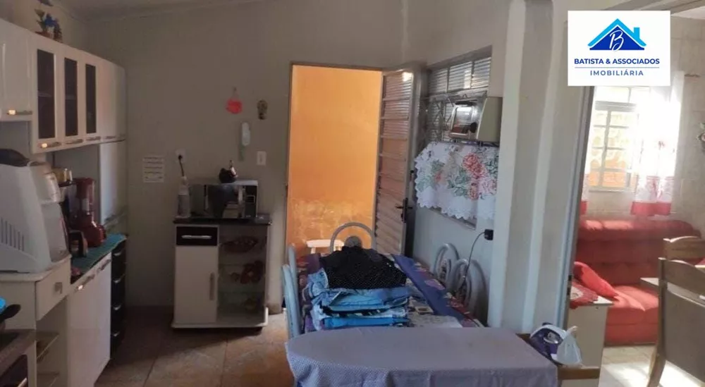 Casa à venda com 2 quartos, 80m² - Foto 4