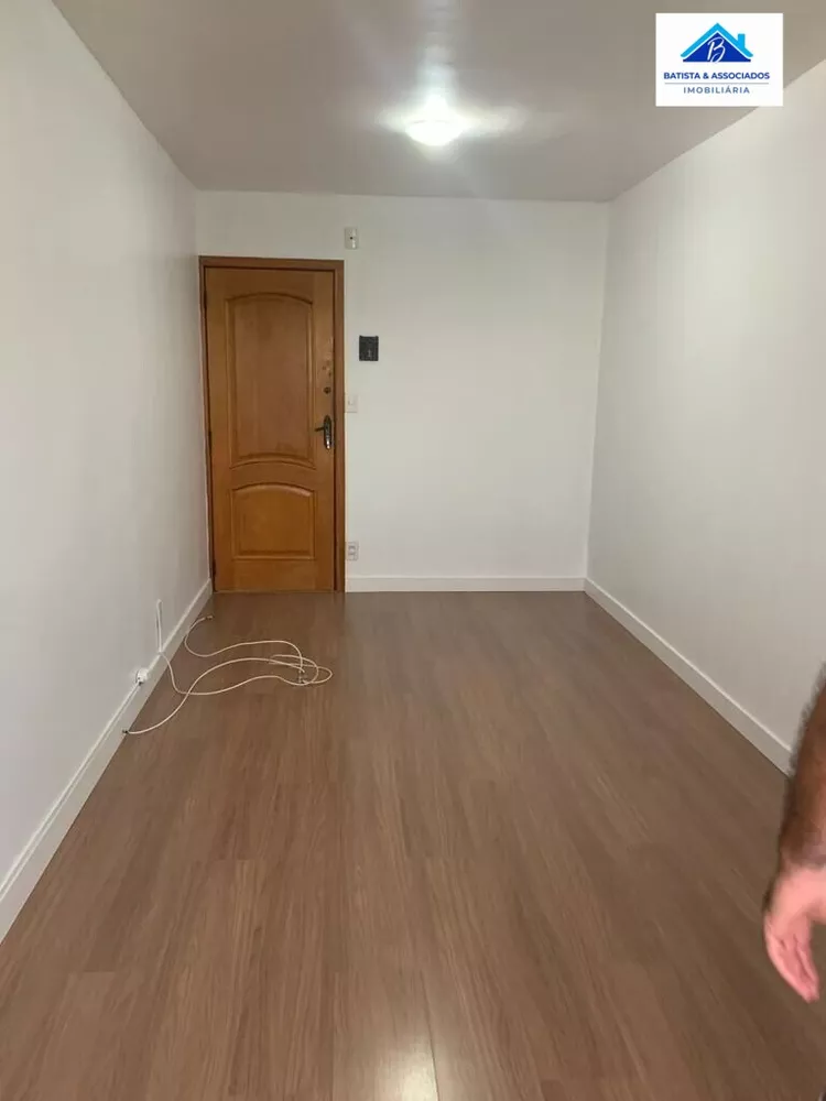 Apartamento à venda com 3 quartos, 75m² - Foto 2