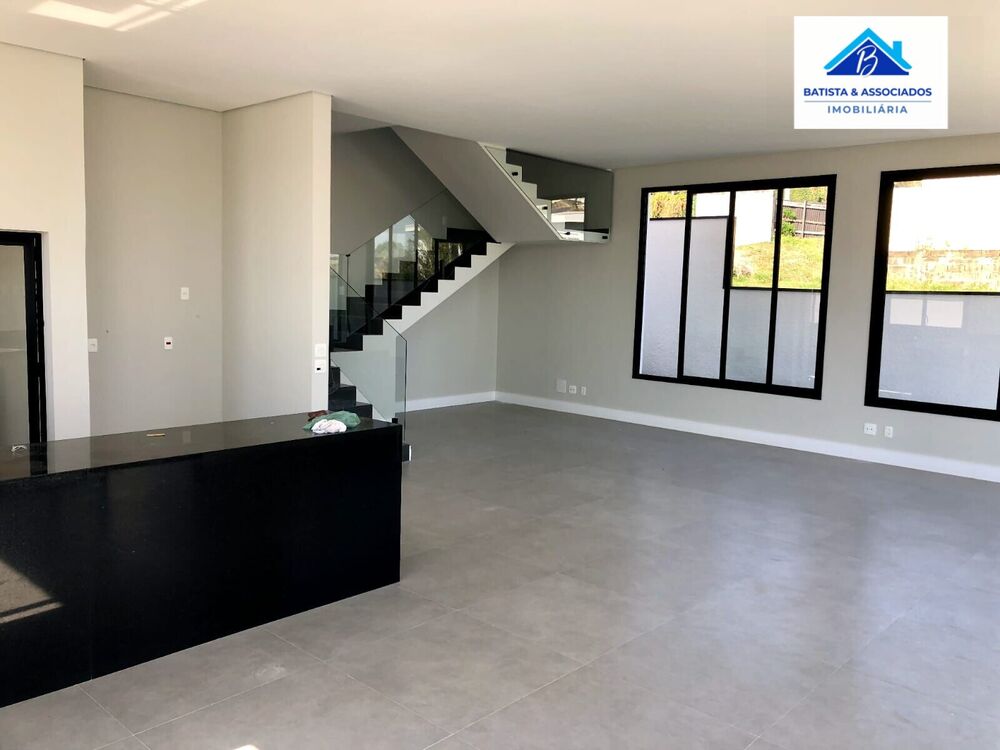 Casa de Condomínio à venda com 4 quartos, 342m² - Foto 1