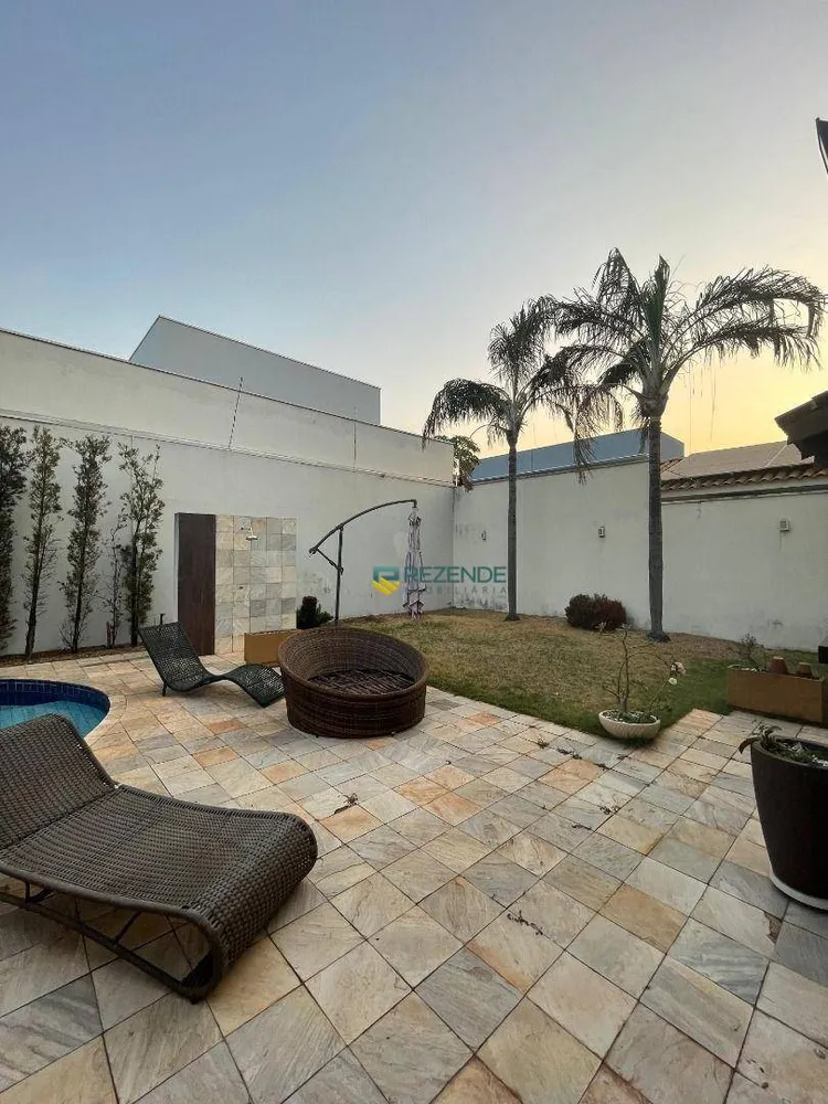 Sobrado, 3 quartos, 305 m² - Foto 3