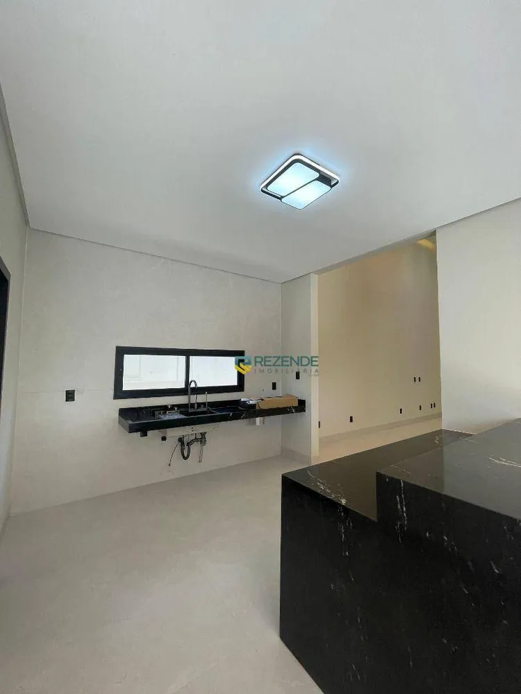 Casa, 3 quartos, 235 m² - Foto 3