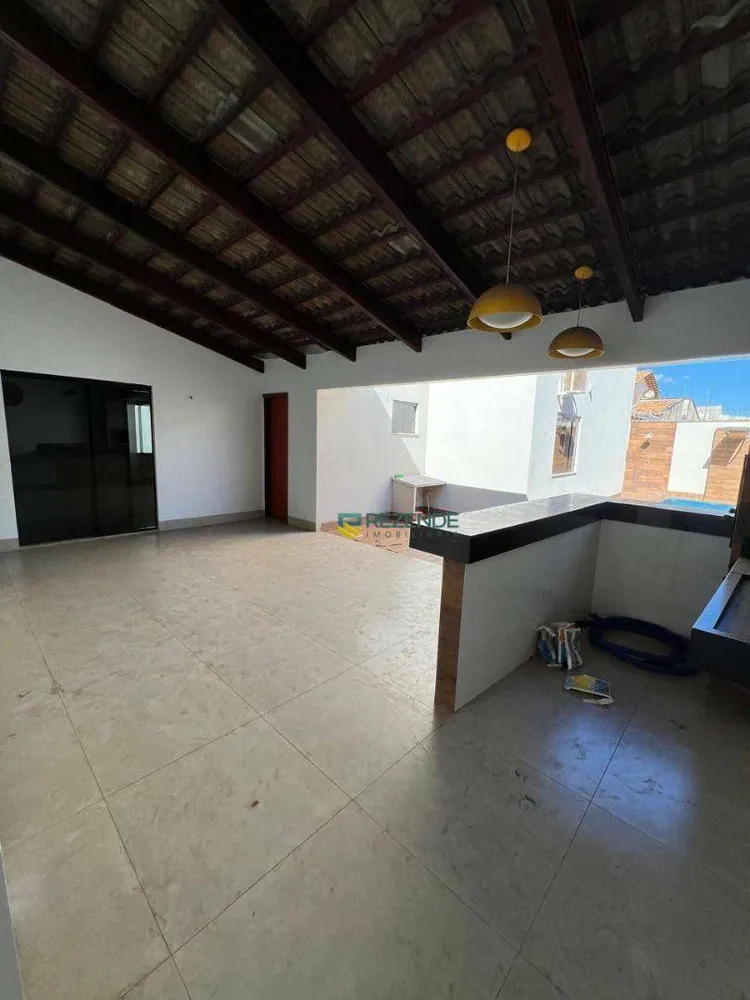 Casa, 4 quartos, 227 m² - Foto 2