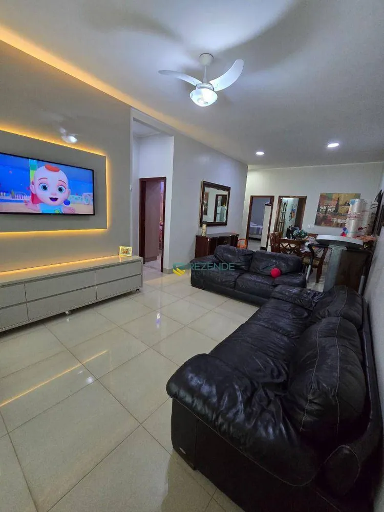 Casa, 3 quartos, 200 m² - Foto 1