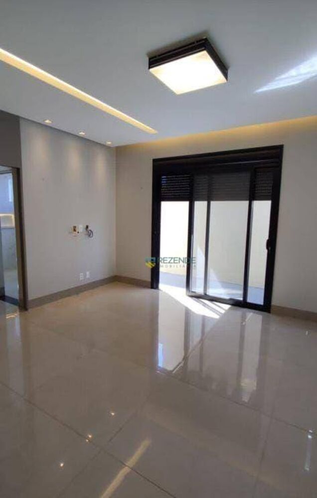 Sobrado à venda com 4 quartos, 307m² - Foto 2