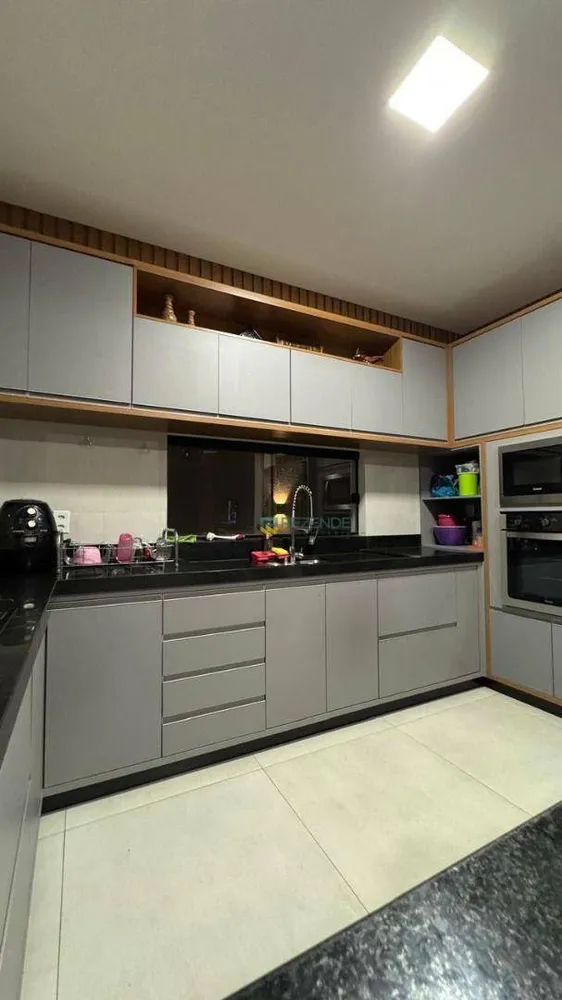 Sobrado, 3 quartos, 219 m² - Foto 4