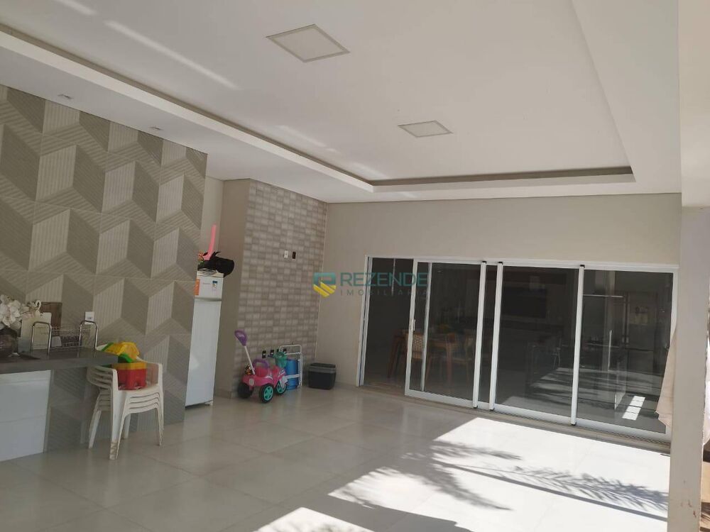 Casa à venda com 3 quartos, 218m² - Foto 4