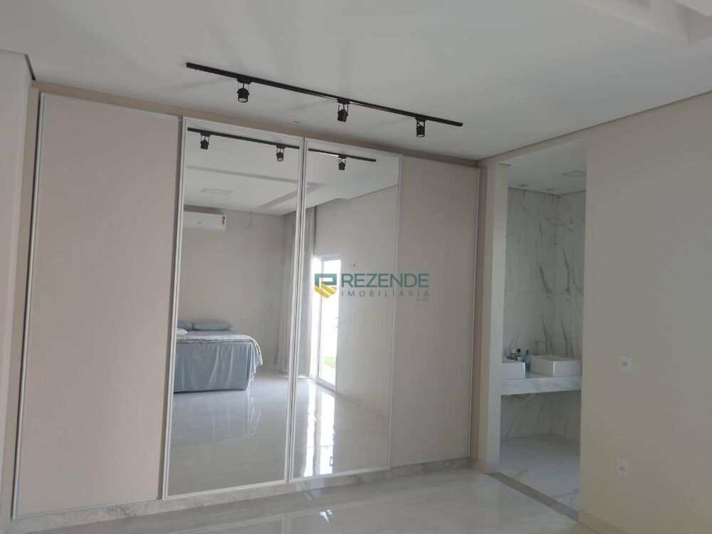 Casa à venda com 3 quartos, 218m² - Foto 3