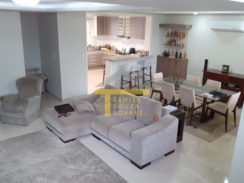 Sobrado à venda com 3 quartos, 337m² - Foto 1