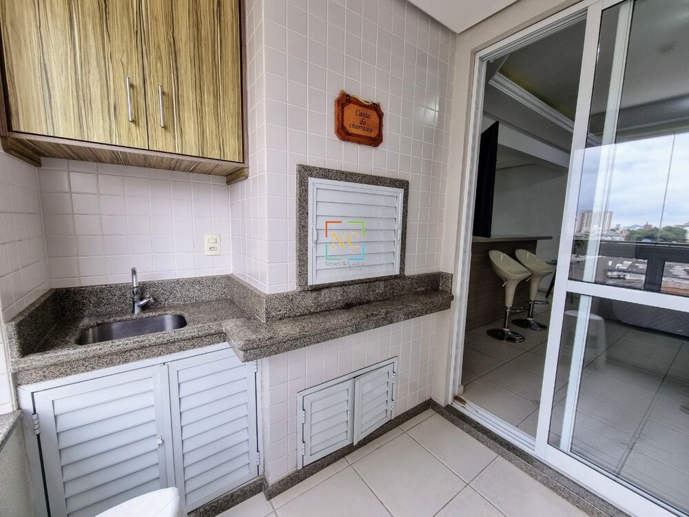 Apartamento à venda com 2 quartos, 70m² - Foto 2