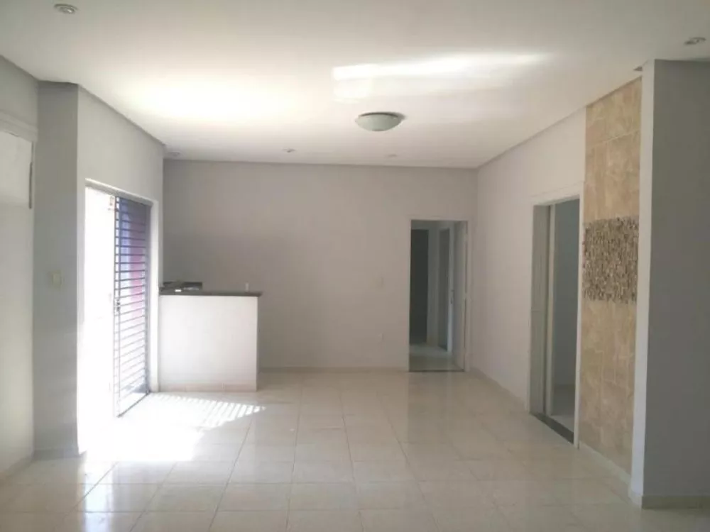 Casa à venda com 3 quartos, 203m² - Foto 1