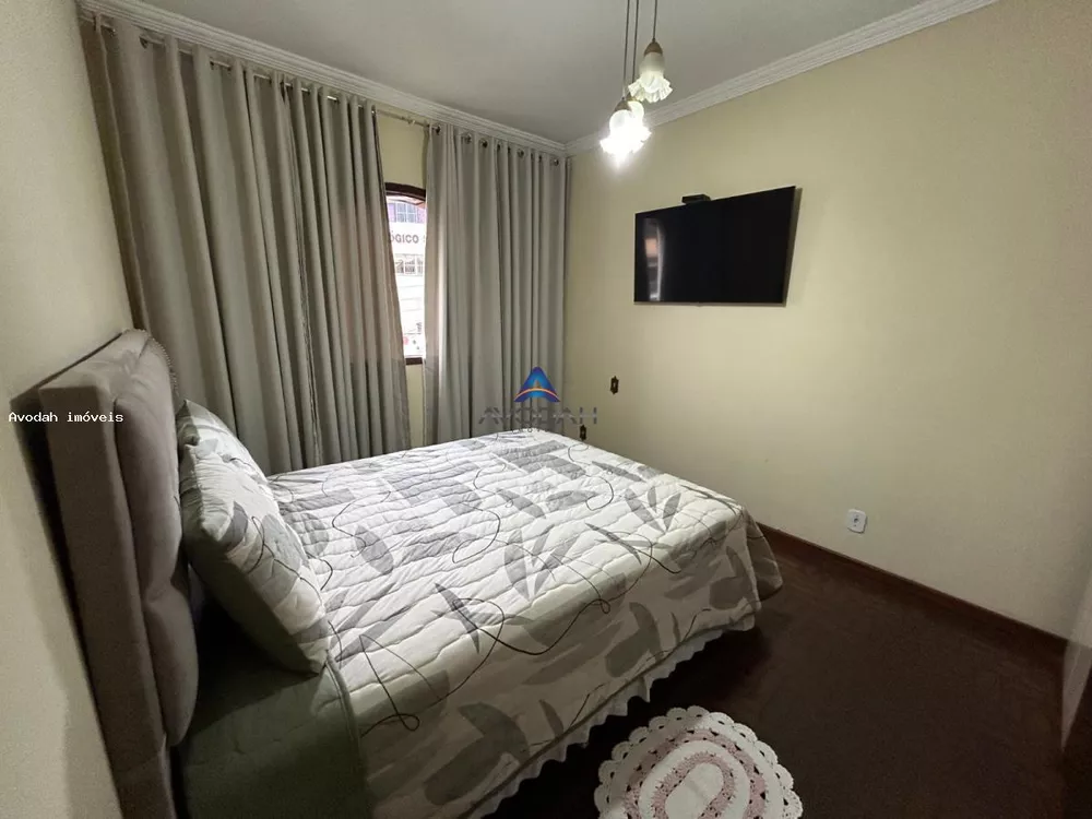 Casa à venda com 4 quartos, 360m² - Foto 2