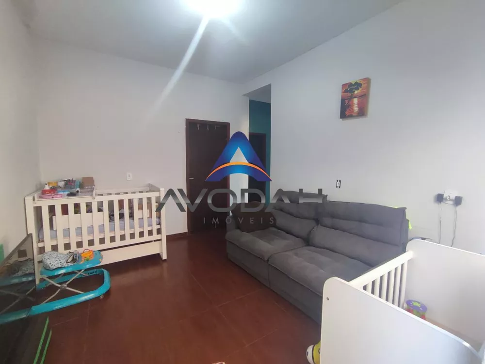 Casa à venda com 3 quartos, 200m² - Foto 1