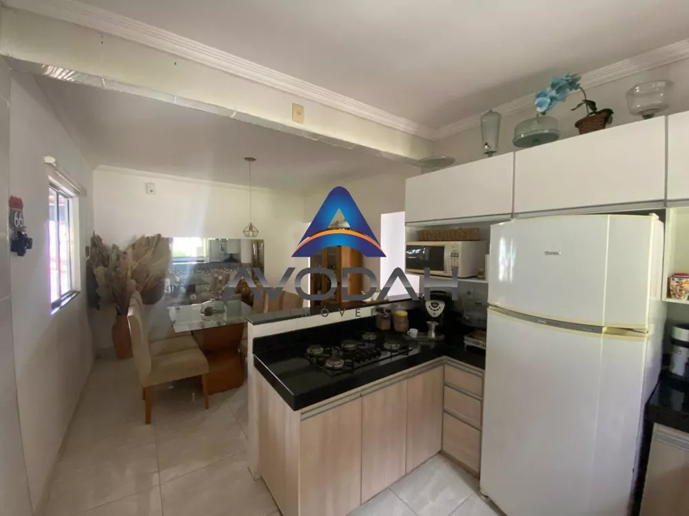 Casa à venda com 3 quartos, 360m² - Foto 1