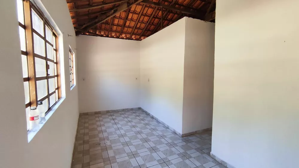 Casa para alugar com 2 quartos, 300m² - Foto 2