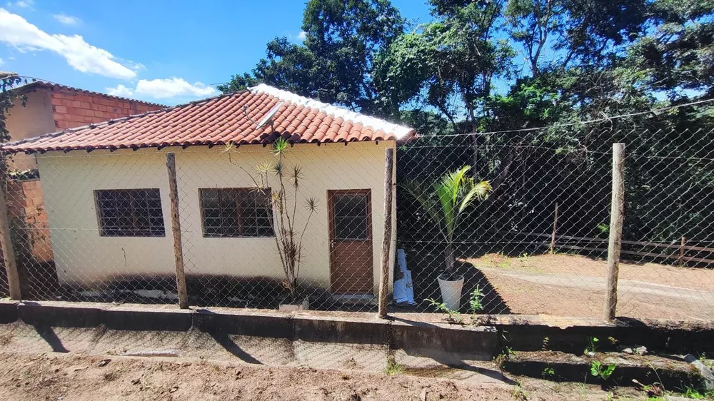 Casa para alugar com 2 quartos, 300m² - Foto 1